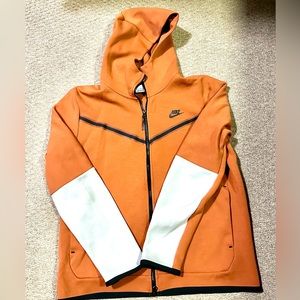 Nike Sportswear Tech Fleece Hoodie
Burnt Sunrise/Light Bone/Black